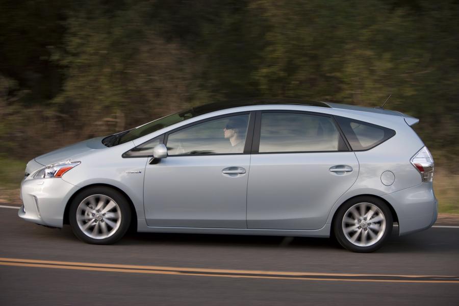  Toyota Prius V 2011 года  (фото 67 из 208)